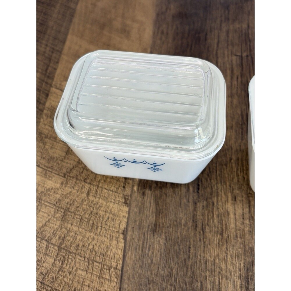 2 Pyrex Snowflake Garland 501B Refridgerator Dishes With Lids Mint Unused Vtg - Picture 5 of 10